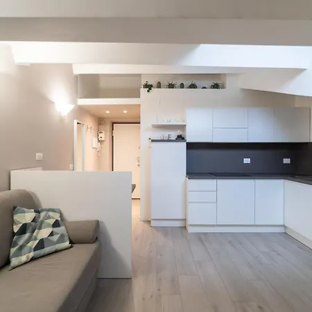Accogliente Apto Porta Romana 아파트 *